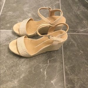 Women’s  wedged  shoes 💕